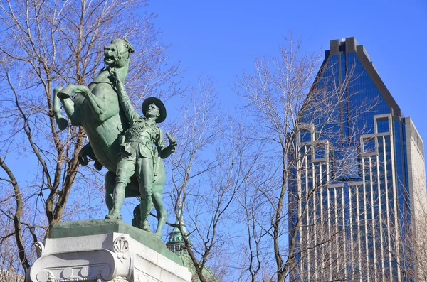 モントリオール カナダ3月18日 モントリオール ボーア戦争記念碑の一部としてジョージ ヒルが馬の彫像を制作し 2014年3月18日にモントリオール ケベック カナダのダウンタウンのドーチェスター広場にある — ストック写真