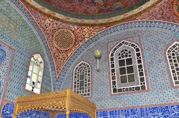 伊斯坦布尔土耳其 2013年9月29日 土耳其伊斯坦布尔Topkapi宫殿内漂亮的装饰 Topkap 宫殿是奥斯曼苏丹的主要居住地 — 图库照片