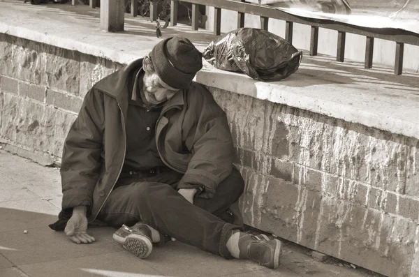 Istanbul Turkey September Homeless Man Sitting Street — Stock fotografie