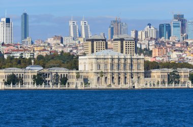 İSTANBUL TURKEY OCT 02: Dolmabahçe Sarayı, 02 Ekim 2013 İstanbul, Türkiye. Dolmabahce Sarayı, Osmanlı İmparatorluğu 'nun 31. Sultanı Abdülmecid I tarafından 1843 ve 1856 yılları arasında inşa edilmiştir..