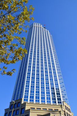 İSTANBUL TURKEY 29 Eylül: İstanbul şehir merkezinde 29 Eylül 2013 tarihinde İstanbul 'da modern iş binaları. İstanbul 'un nüfusu 13,85 milyondur (2012).)