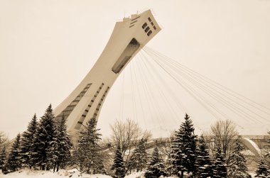 Montreal, Kanada - 3 Şubat 2013 Montreal Olimpiyat Stadyumu ve kulesi. Dünyanın en yüksek eğimli kulesi. Olimpiyat turu 175 metre uzunluğunda ve 45 derecelik açıyla yapılıyor.