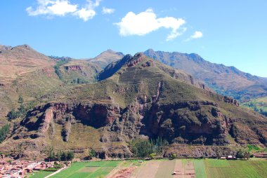 İnkalar 'ın kutsal vadisi Urubamba Vadisi. Günümüzde Peru 'nun Cusco bölgesinde yer almaktadır..
