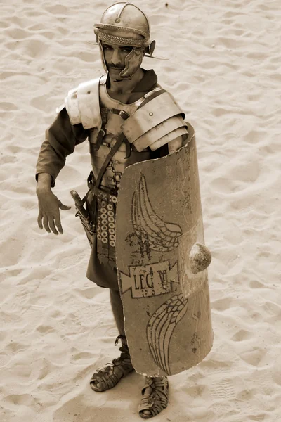 2009年11月25日 在约旦杰拉什举行的罗马军队重制表演中 约旦男子扮成罗马士兵 — 图库照片