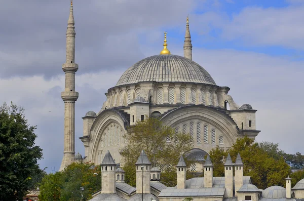 伊斯坦布尔土耳其清真寺 土耳其语 Suleiman Mosque 土耳其语 Suleymaniye Camii 是土耳其伊斯坦布尔一座16世纪的宏伟清真寺 由苏莱曼大帝建造 2013年10月3日 — 图库照片