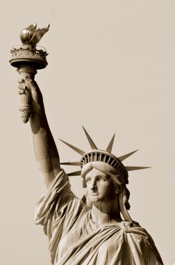 NEW YORK ABD 27 Ekim 2013: New York, New York 'ta Özgürlük Heykeli, 27 Ekim 2013. Özgürlük Anıtı, 1886 'da Fransa halkından Birleşik Devletler' e bir hediyeydi.. 