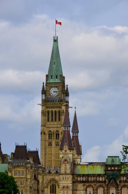 OTTAWA, Kanada Parlamentosu, Kanada 'nın 30 Haziran 2013 tarihinde Ottawa, Ontario, Kanada' nın başkenti Parliament Hill 'de kurulmuş federal yasama organıdır..