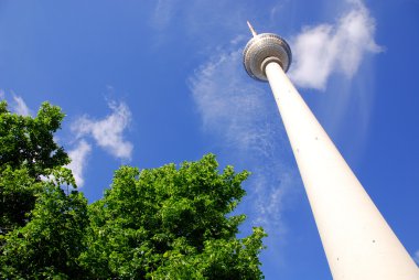 Berlin, Almanya 'daki Alexanderplatz' da bulunan Fernsehturm (Televizyon Kulesi), 25 Mayıs 2010 'da inşa edildi.