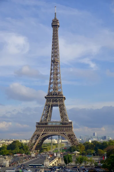 PARIS, FRANCE ECTOBER 12: Eiffel Kulesi (Tour Eiffel) 12 Ekim 2013 'te Paris, Fransa' da. Dünya Fuarı için 1887 ve 1889 yılları arasında inşa edilmiştir (Fuar 1889).)