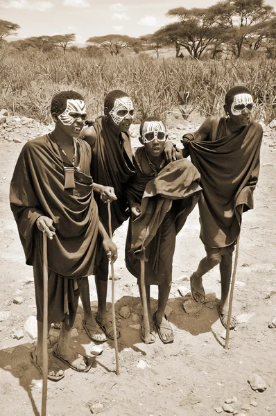 Serengeti Tanzania Octubre Hombres Masai Jóvenes Identificados Moran Visten Negro —  Fotos de Stock