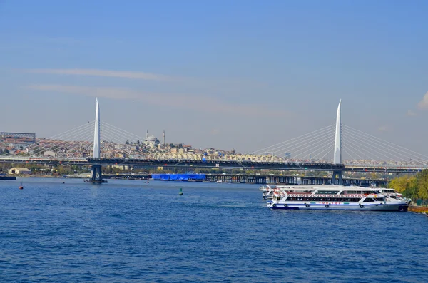 Istanbul Turkey Październik Promy Wycieczkowe Porcie Eminonu Pobliżu Yeni Cami — Zdjęcie stockowe