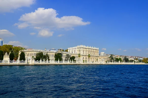 İSTANBUL TURKEY OCT 02: Dolmabahçe Sarayı, 02 Ekim 2013 İstanbul, Türkiye. Dolmabahce Sarayı, Osmanlı İmparatorluğu 'nun 31. Sultanı Abdülmecid I tarafından 1843 ve 1856 yılları arasında inşa edilmiştir..