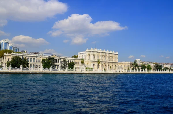 İSTANBUL TURKEY OCT 02: Dolmabahçe Sarayı, 02 Ekim 2013 İstanbul, Türkiye. Dolmabahce Sarayı, Osmanlı İmparatorluğu 'nun 31. Sultanı Abdülmecid I tarafından 1843 ve 1856 yılları arasında inşa edilmiştir..