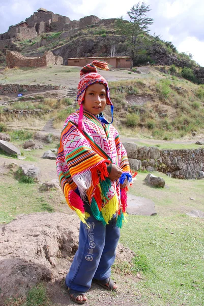 Cusco Peru November Geleneksel Giysiler Içinde Kimliği Belirsiz Bir Çocuğun — Stok fotoğraf