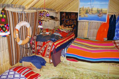 PUNO, PERU - NOV 28, 2010: Geleneksel evin içi