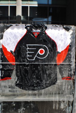 Montreal Kanada 24 Ocak: Philadelphia Flyers forması Montreal Kanadalılarının Molson merkezinin önündeki buz bloğunda 24 Ocak 2009 tarihinde Montreal Kanada 'da oynanan All Star maçında