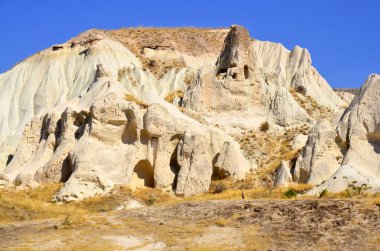 Türkiye 'nin kapadokya' nın en bilinen özelliği muhtemelen kalbinde Goreme 'in peri bacaları ve çevresindeki köylerdir.