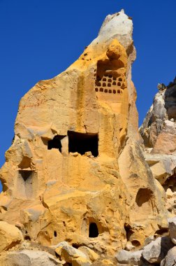 Türkiye 'nin kapadokya' nın en bilinen özelliği muhtemelen kalbinde Goreme 'in peri bacaları ve çevresindeki köylerdir.