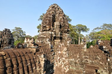 Baphuon, Kamboçya 'nın Angkor şehrinde bir tapınaktır. Angkor Thom 'da, Bayon' un kuzeybatısında yer almaktadır. Udayadityavarman II 'nin Hindu tanrısı Shiva' ya adanmış devlet tapınağı olarak inşa edilmiştir..