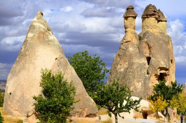 GOREME TURKEY ECTOBER 03: Açık Hava Müzesi her biri kendi kilisesi ile yan yana yerleştirilmiş onlarca yemekhane manastırından oluşan geniş bir manastır kompleksine benziyor. Gorerme Türkiye 'de Ekim 03' te