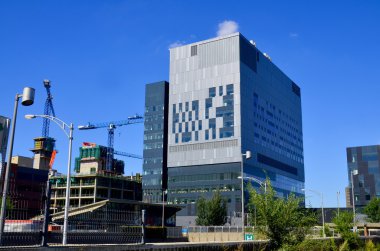 Montreal CANADA 26 Ağustos 2013 'te Montreal' s Centre 'ın inşaatı devam ederken Montreal Universite de Montreal (CHUM), veya Montreal' s Hospital Center, Montreal, Kanada