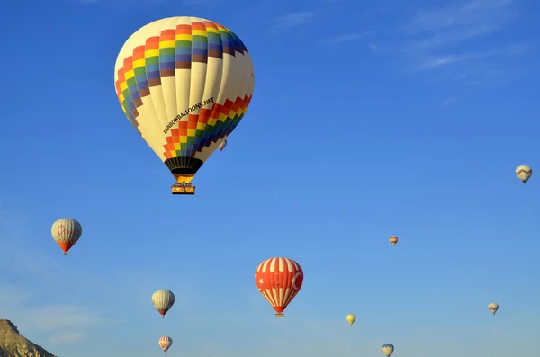 Goreme Turkey Říjen Horkovzdušný Balón Přeletět Nad Cappadocia Známý Celém — Stock fotografie