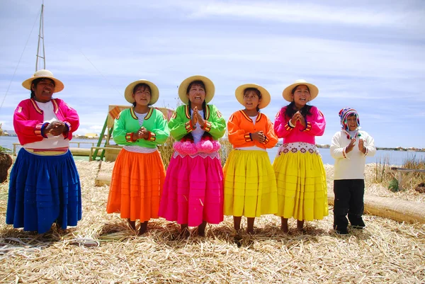 Puno Pérou Nov Les Femmes Non Identifiées Robes Traditionnelles Accueillent — Photo