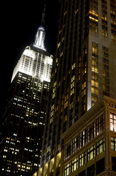 밤중에 뉴욕에 엠파이어 스테이트 — 스톡 사진