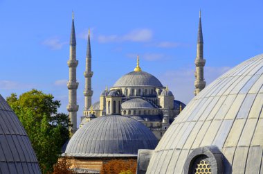 İSTANBUL TURKEY Ekim 04: Sultan Ahmed Camii, Ekim 04, 2013, İstanbul, Türkiye. Sultan Ahmed Camii (Mavi Cami) İstanbul 'un en popüler turizm beldeleri üzerine.