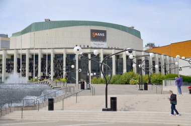 MONTREAL CANADA SEPT 15: Place des Arts Montreal, Quebec, Kanada 'da büyük bir sahne sanatları merkezidir. 15 Eylül 2013' te 45 milyon seyirci Place des Arts 'a ayak bastı.