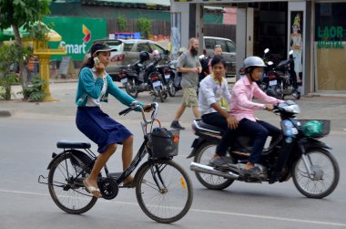 27 Mart 2013 'te Siem Reap, Kamboçya' da cadde sahnesi. Siem Reap, Afrika kıtasında bulunan Kamboçya devletinde bir şehirdir..