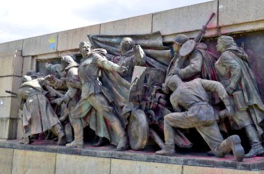 Şehrin tarihi savaş anıtı