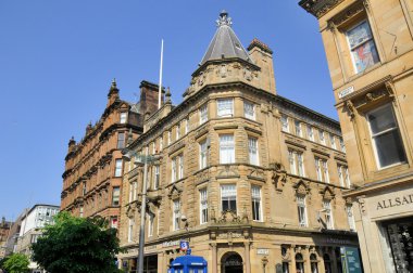 GLASGOW SCOTLAND 27 Mayıs 2012 'de Glasgow' daki tipik Glasgow binası İskoçya 'nın en büyük ve Birleşik Krallık' ın en kalabalık üçüncü şehridir.