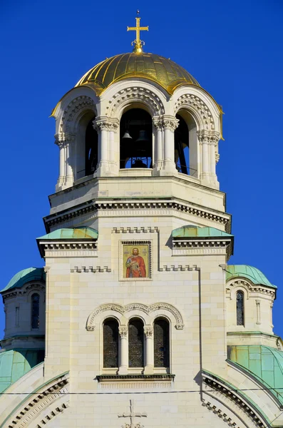 SOFYA, BULGARIA - 1 Nisan 2017: Bulgaristan 'ın Sofya kentindeki Katedral Aziz Alexander Nevski' nin muhteşem manzarası