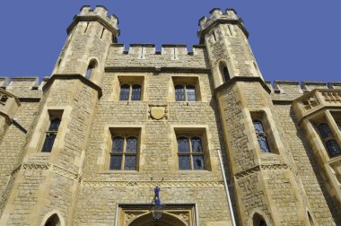 Majesteleri 'nin Kraliyet Sarayı ve Kalesi, daha çok bilinen adıyla Londra Kulesi, İngiltere' nin orta kesimindeki Thames Nehri 'nin kuzey kıyısında bulunan tarihi bir kaledir..