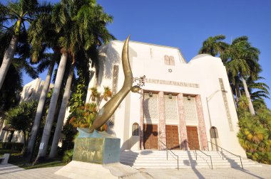 MIAMI SOUTH BEACH FLORIDA, ABD - 29 Ekim 2012 Miami Beach, Florida 'daki okyanus taşıma binaları. Güney Sahili 'ndeki Art Deco mimarisi Miami' nin en önemli turistik yerlerinden biridir..