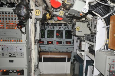 Kimsesiz bir askeri denizaltı.