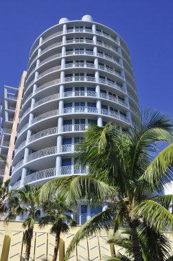 MIAMI SOUTH BEACH FLORIDA, ABD - 29 Ekim 2012 Miami Beach, Florida 'daki okyanus taşıma binaları. Güney Sahili 'ndeki Art Deco mimarisi Miami' nin en önemli turistik yerlerinden biridir..