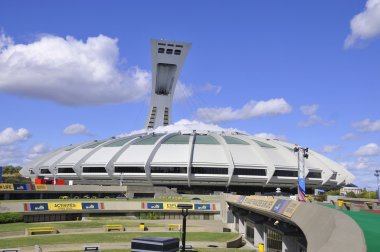Montreal, Kanada. 23 Eylül. - 23 Eylül. 23, 09, 2012 'de Montreal Olimpiyat Stadyumu' nda. Dünyanın en yüksek eğimli kulesi. Olimpiyat turu 175 metre uzunluğunda ve 45 derecelik açıyla yapılıyor.