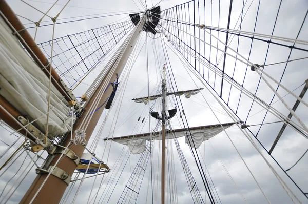 Mast Touwen Van Een Klassieke Zeilboot — Stockfoto