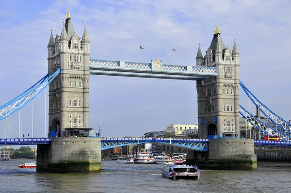 Londres Grã Bretanha Maio 2014 Tower Bridge Sobre Rio Tâmisa — Fotografia de Stock