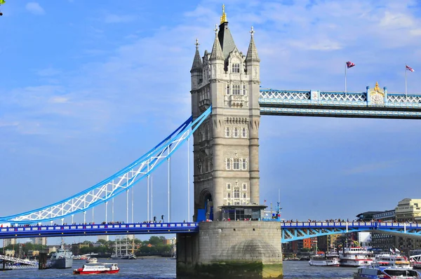 Londres Grã Bretanha Maio 2014 Tower Bridge Sobre Rio Tâmisa — Fotografia de Stock