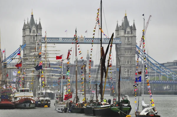 London Juni Båtar Dekorerade Med Flaggor Och Buntning För Drottningens — Stockfoto