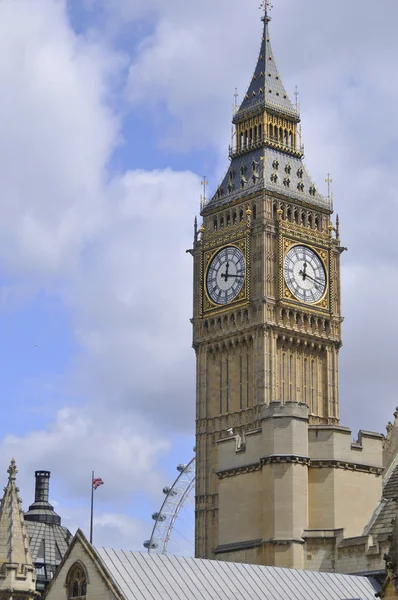 Londra Büyük Ben Mavi Gökyüzü Üzerinde Arka Plan Olarak — Stok fotoğraf