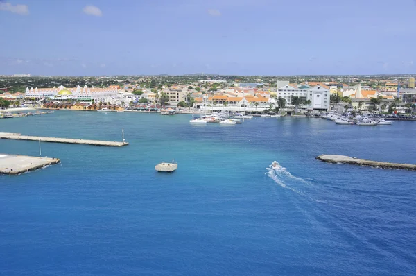 奥兰耶斯塔德港目前是阿鲁巴的主要商业港口 位于该岛的西南端 — 图库照片