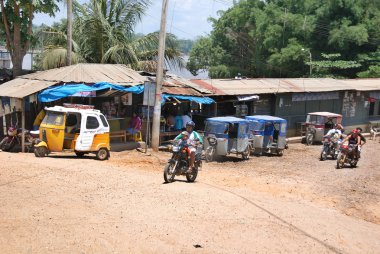 PUERTO MALDONADO PERU-NOV. 12: Puerto Maldonado Amazon Ormanı 'nın güneydoğusunda yer alan bir şehirdir. 12 Kasım 2010 'da Peru' nun Puerto Maldonado şehrinde, Madre de Dios Bölgesi 'nin başkentidir.