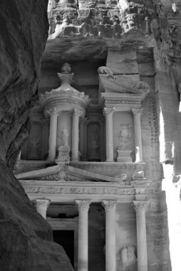 Petra, Ürdün 'ün rock şehri, tapınaklar, mezarlar, tiyatrolar ve diğer binalar. UNESCO dünya mirası bölgesi ve Dünya 'nın Yeni 7 Harikasından biri.