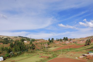 1.285.216 kilometrekarelik bir alanı kaplayan Peru, coğrafi ihtişamı ve üçüncü dünya kültürünün canlılığı nedeniyle keyifli bir tatil gezisi sunuyor..