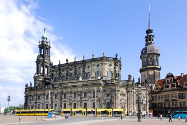 Hofkirche, 25 Mayıs 2010 'da Dresden' de Dresden 'in en önemli simgelerinden biri. 2. Dünya Savaşı sırasında Dresden' in bombalanması sırasında kilise yıkıldı..