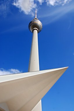 Berlin, Almanya 'daki Alexanderplatz' da bulunan Fernsehturm (Televizyon Kulesi), 25 Mayıs 2010 'da inşa edildi.